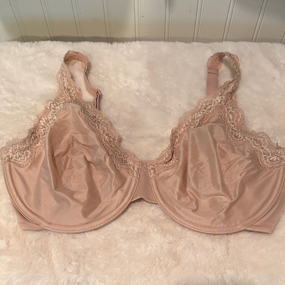 Wacoal Lace Trim Underwire Bra Size 34G